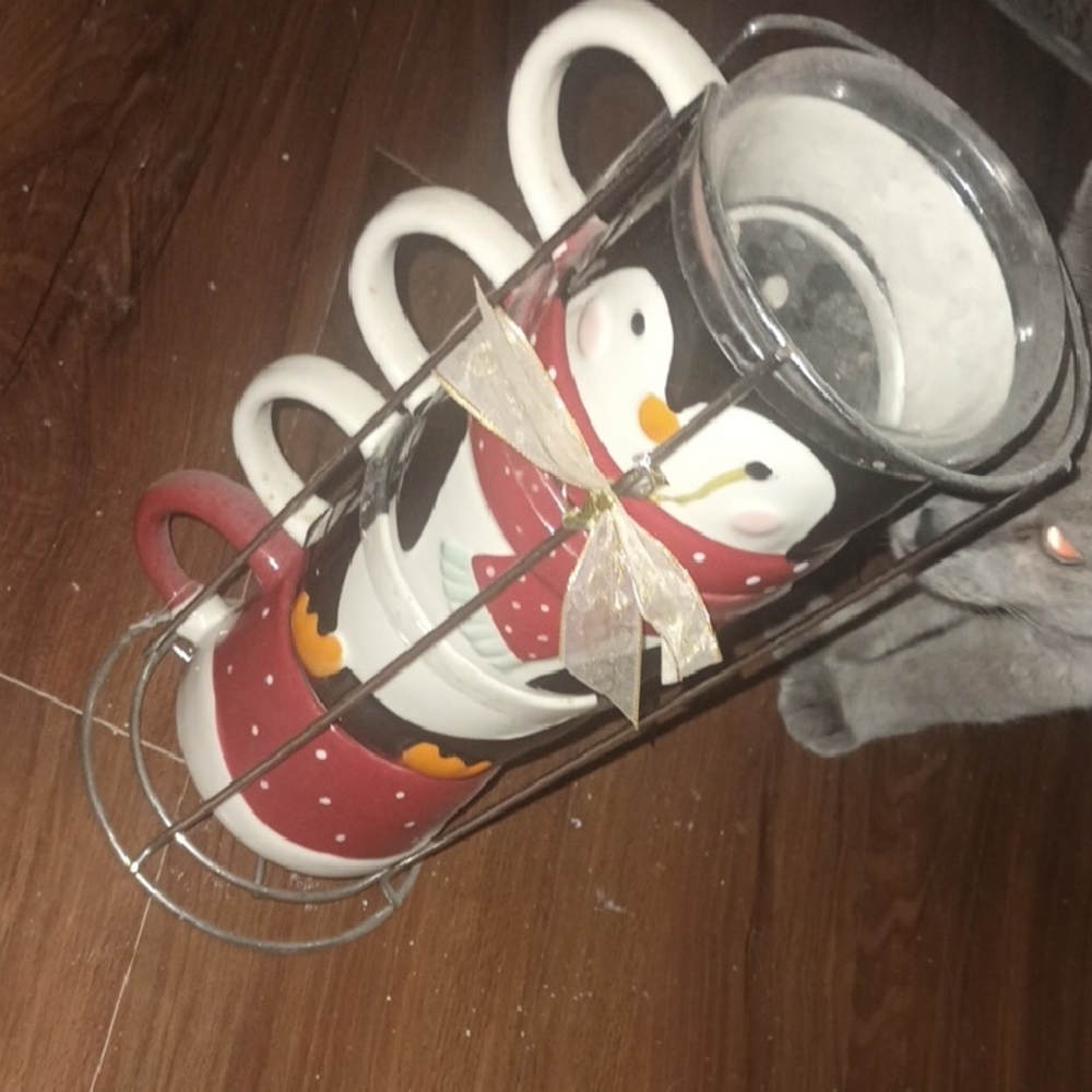 Penguin Themed Mug Set with Stand